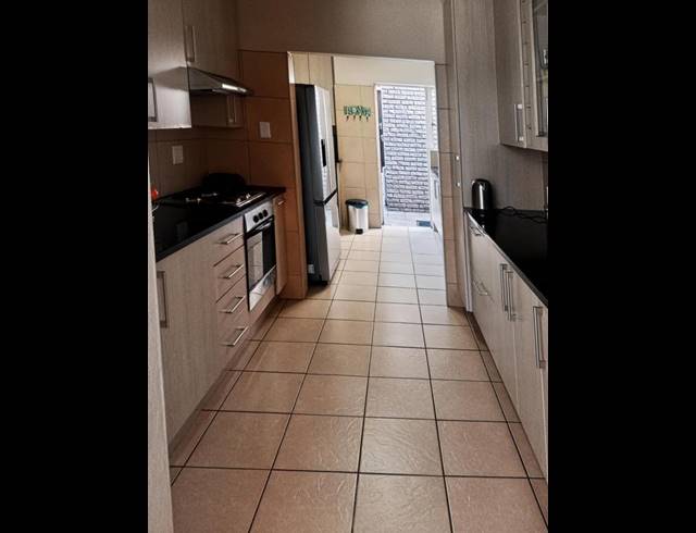 3 BEDROOM TOWNHOUSE FOR SALE IN BRAMLEY PARK